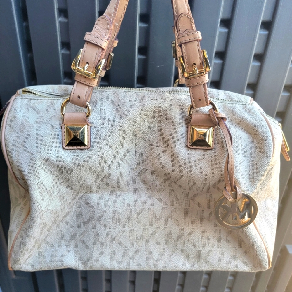 Michael Kors Purse Cream and gold.